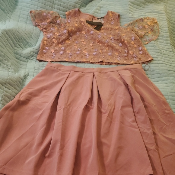 Land Bryant Two Piece High/Lo Top and Skirt - Picture 2 of 7
